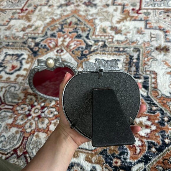 Pair - Vintage Pewter Heart Shaped Faux Pearl Bow Easel Back Photo Frame - Picture 5 of 8